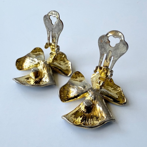 Vintage Chanel 1950s Gold-Plated Hydrangea Flower Clip Earrings by Lina Baretti - Picture 14 of 15